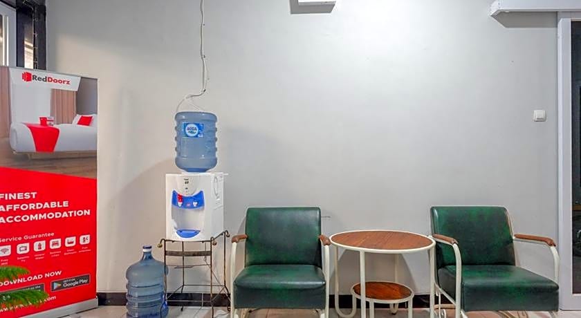 RedDoorz near Jalan Adi Sucipto Solo