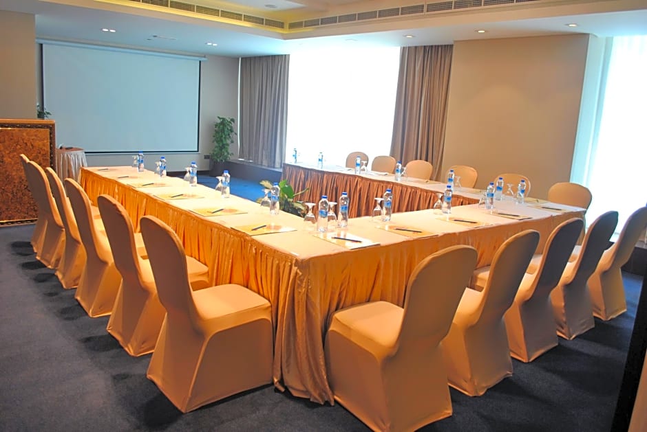 Versailles by Vieras Hotel