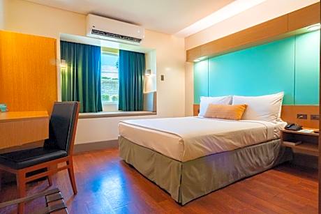 Queen Room - Mobility Access/Non-Smoking
