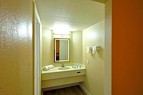 King Bed Accessible Non-Smoking