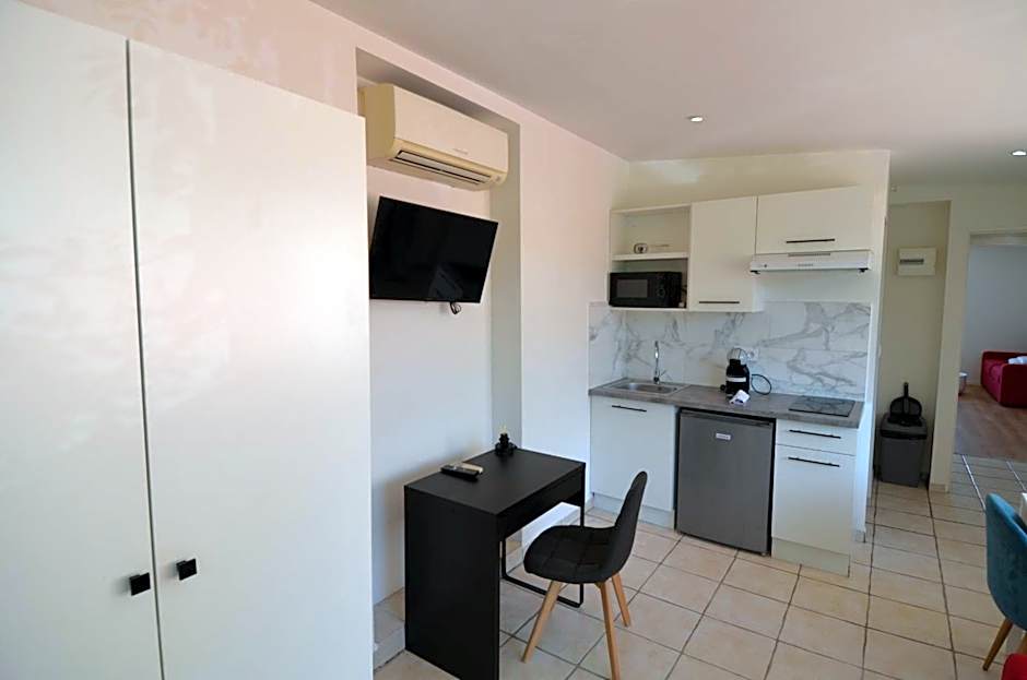 STUDIO CASSIN - next to tramway line 2 near airport