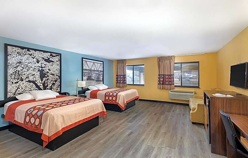 Super 8 by Wyndham Eddyville/Kuttawa