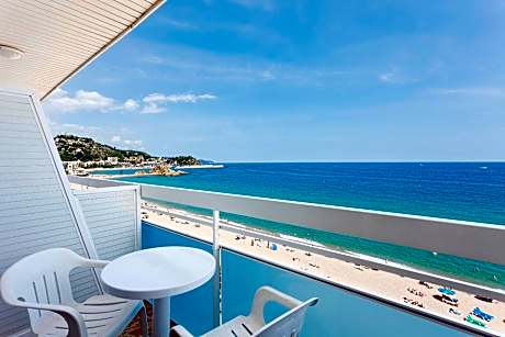 Triple Room with Sea View