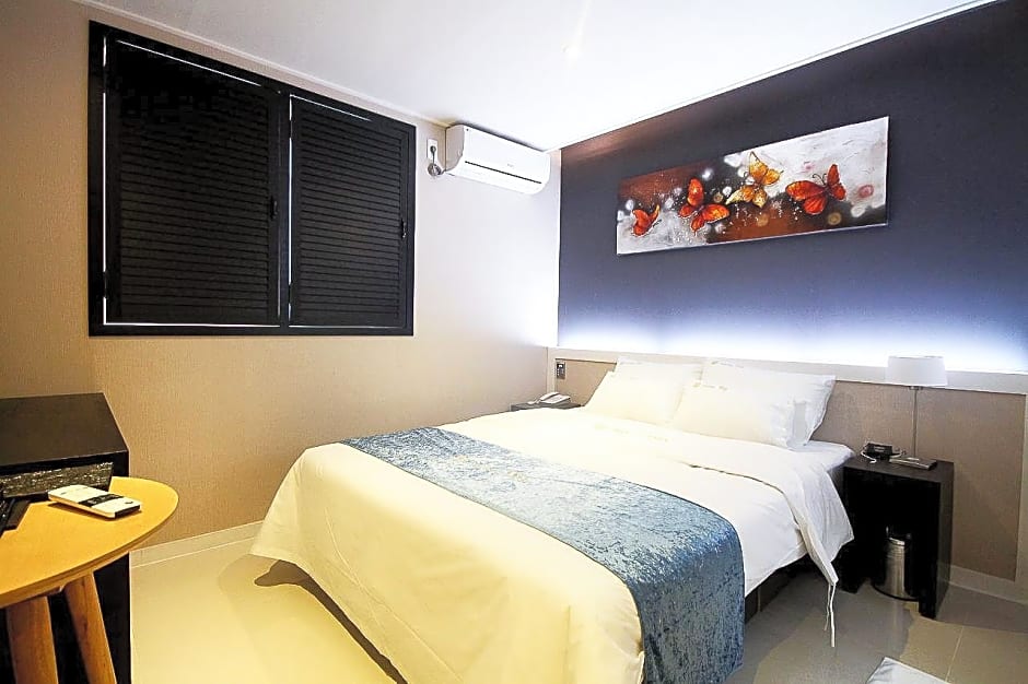 Hotel 99