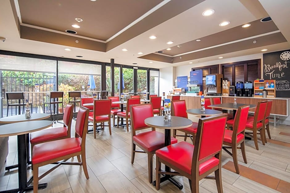 Holiday Inn Express Castro Valley By IHG