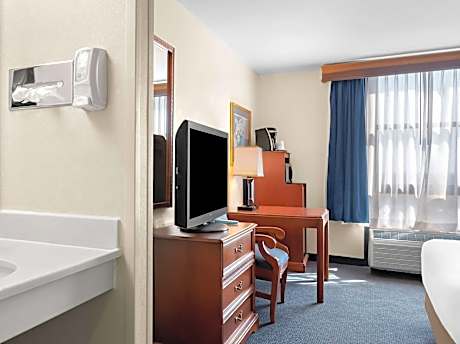 Executive Queen Room - Disability Access