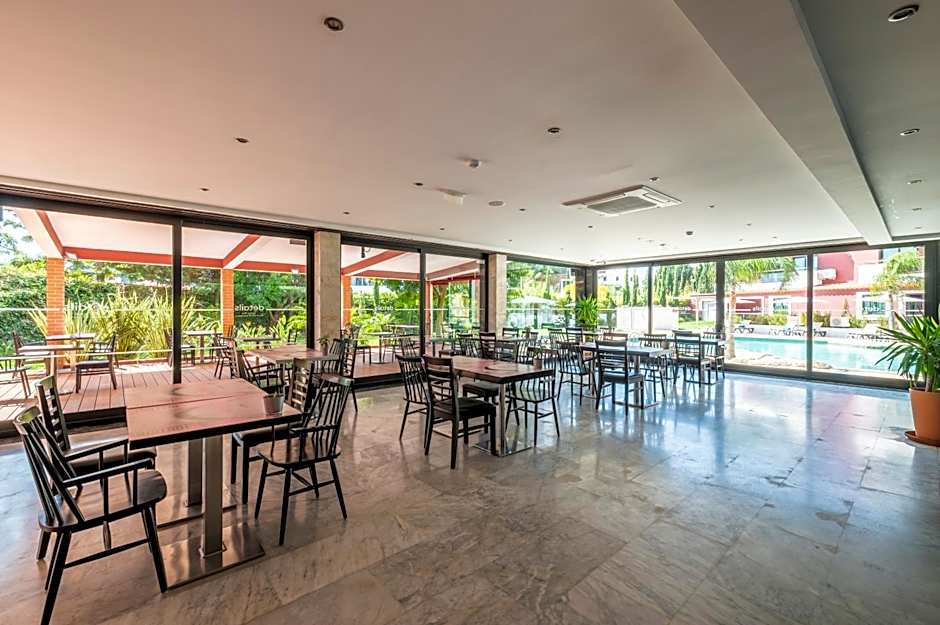 Topazio Vibe Beach Hotel & Apartments