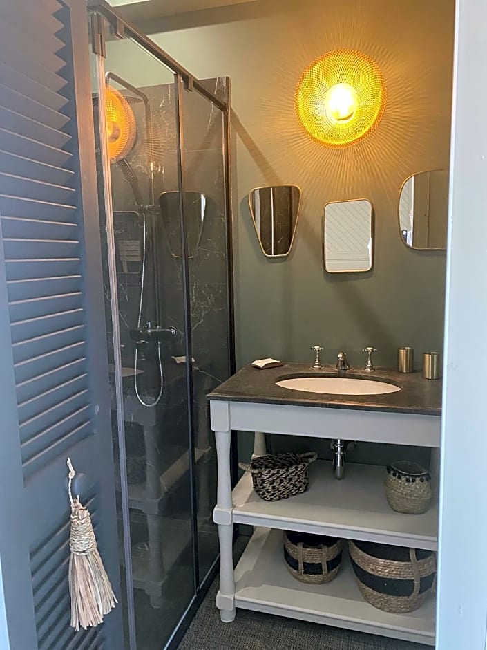 La maison du grand rocher