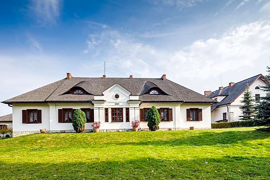 Hotel Sarmata Zespół Dworski