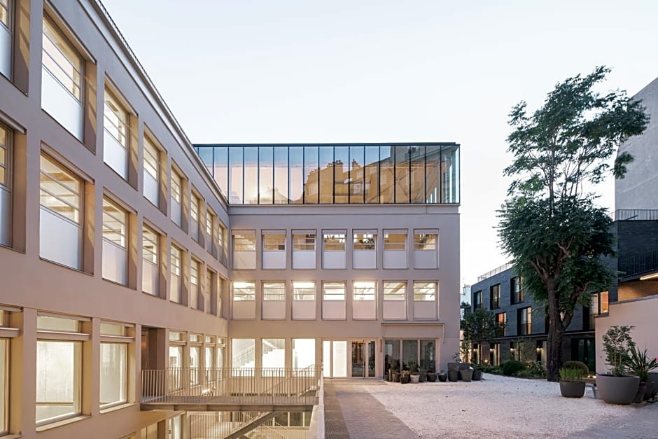 Deskopolitan House