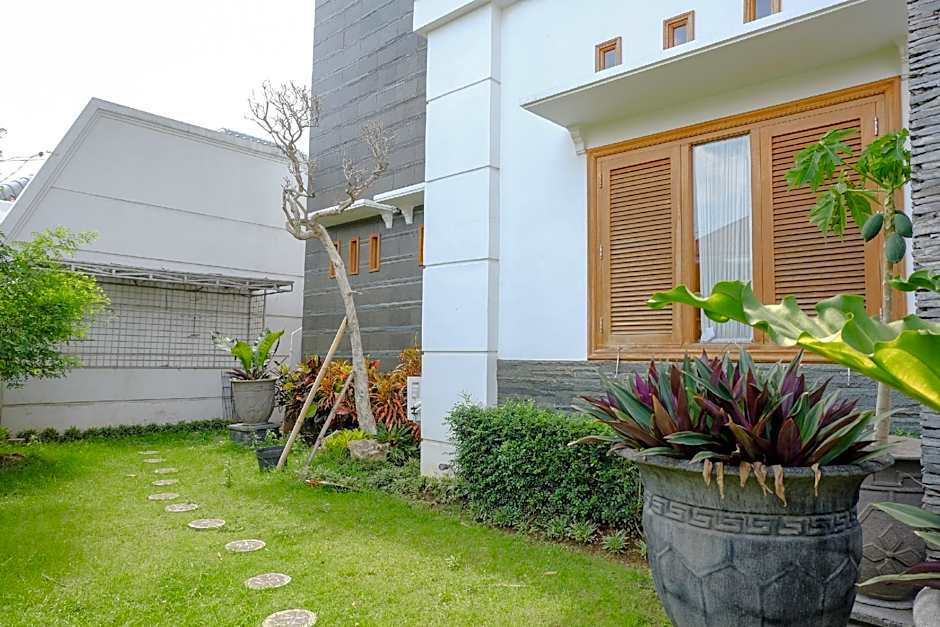 Daffi Family Residence by OYO Rooms – Malang, MO