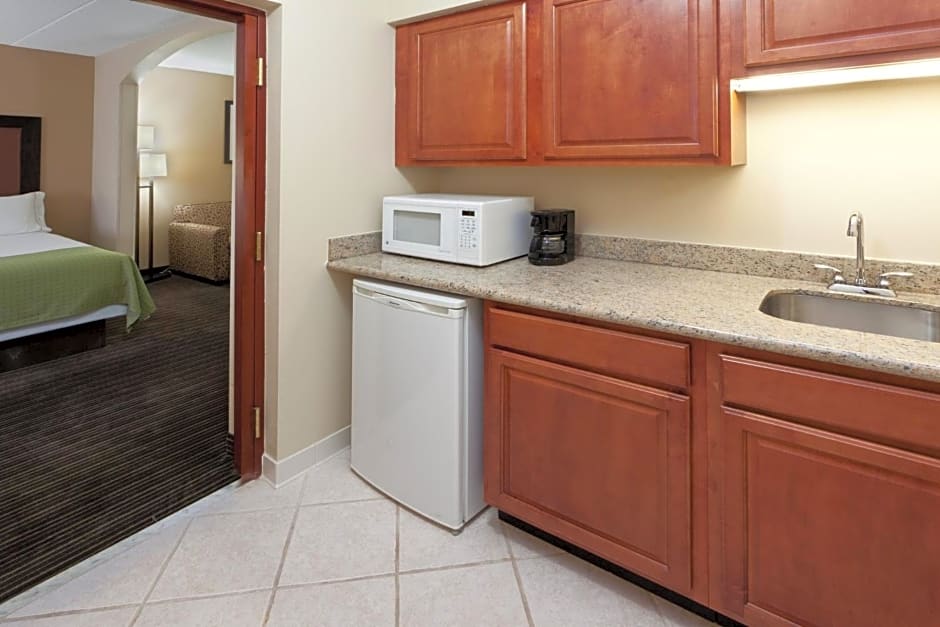 Holiday Inn Express Hotel & Suites Charleston-Southridge