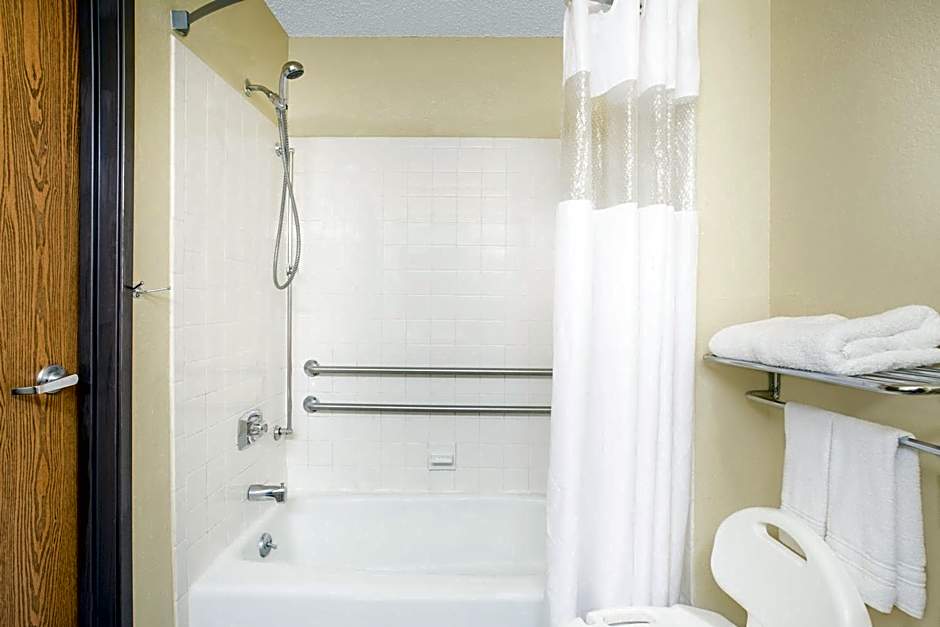 Super 8 by Wyndham Roanoke VA