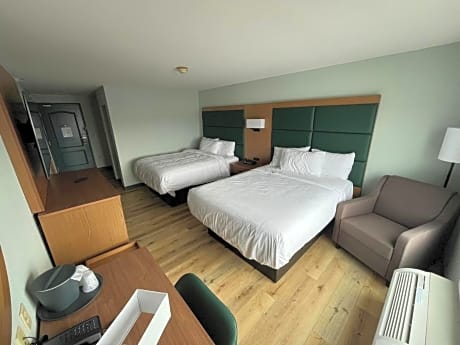 Queen Room with Two Queen Beds, Mobility Access and Bathtub with Grab Bars, Non-Smoking