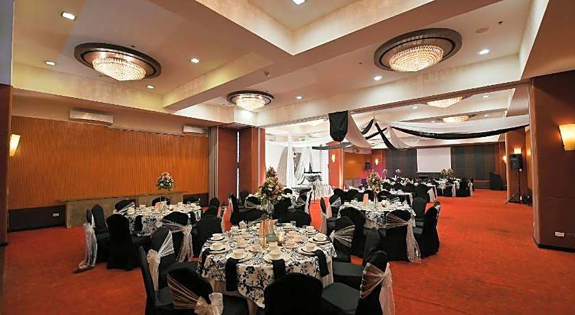 Paseo Premiere Hotel