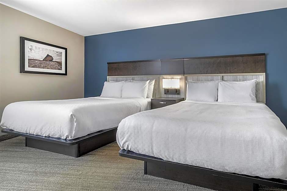 Best Western Plus Chocolate Lake Hotel