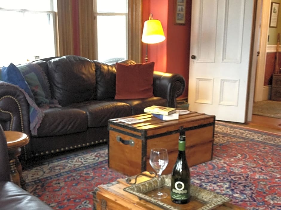 A Seafaring Maiden Bed and Breakfast