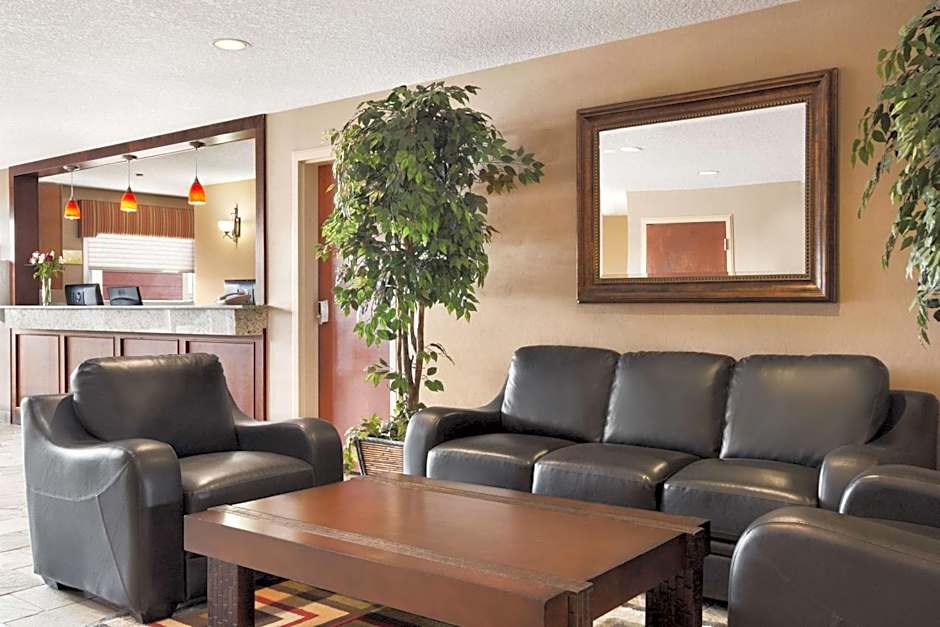 Days Inn & Suites by Wyndham Cochrane