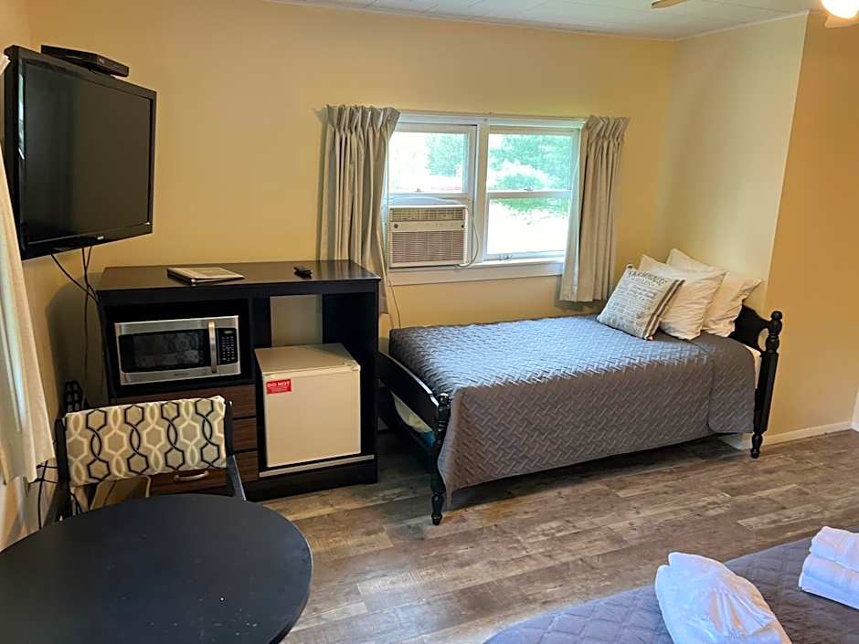Colton Point Motel