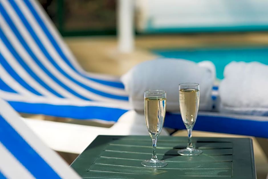 Hotel The Originals Bernay Acropole