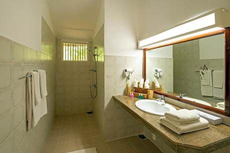 Deluxe Twin with 10 minutes FREE Head Massage maximum for 1 person per room & 15% Discount on Beverages