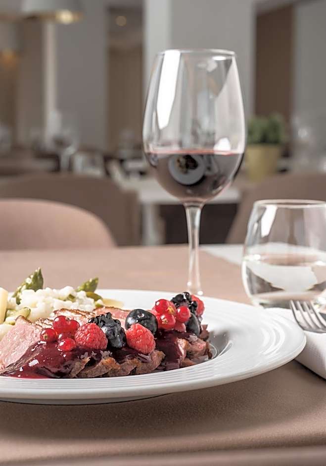 Essence Inn Marianos Hotel