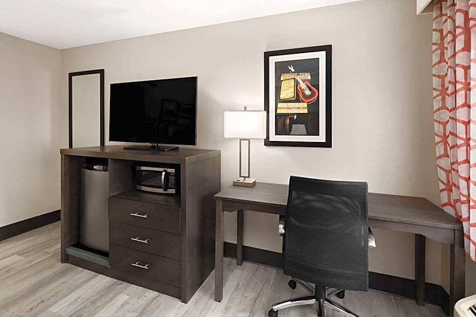 La Quinta Inn & Suites by Wyndham Goodlettsville