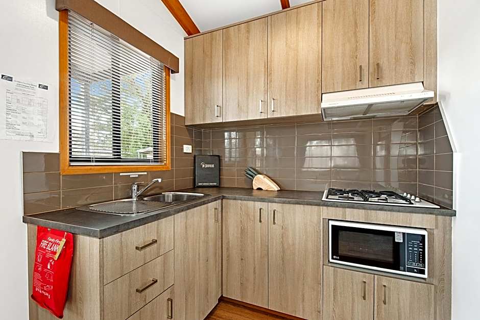 Golden Country Motel and Caravan Park