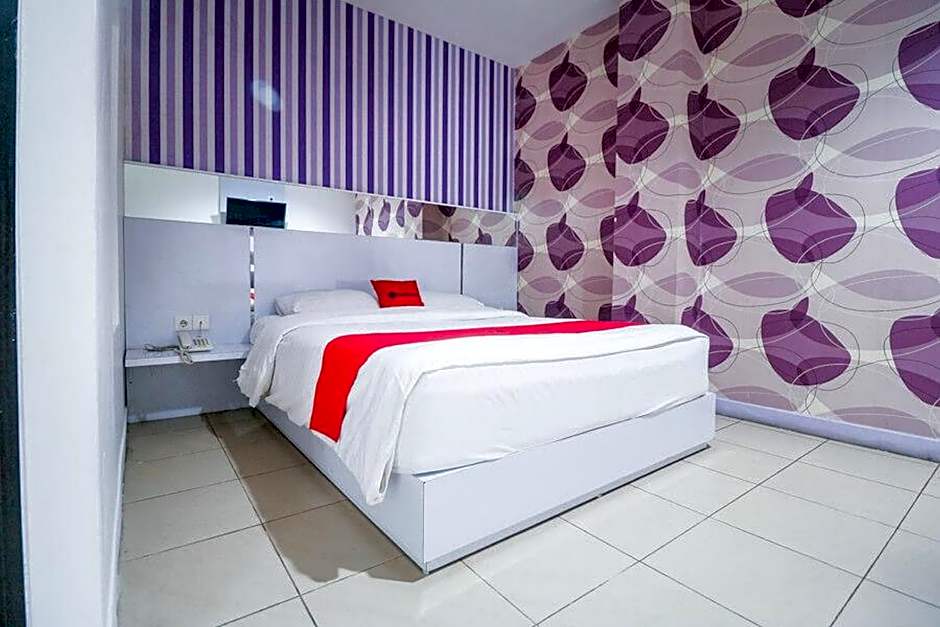 RedDoorz near Terminal Batu Ampar