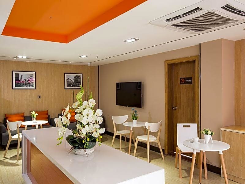 IU Hotel Guangzhou Sports Center Stadium Linhe West Metro Station – Guangzhou (Canton), IA