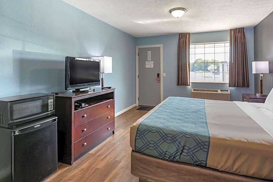 Econo Lodge Inn & Suites Sandusky South