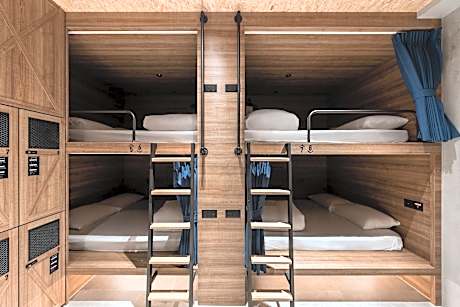 OINN 1 Double Bed for 2 People in Dormitory - Mixed, Above 7 Years Old Only