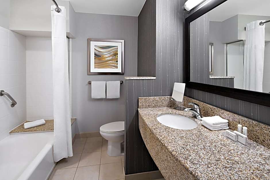 Courtyard by Marriott Raleigh North/Triangle Town Center