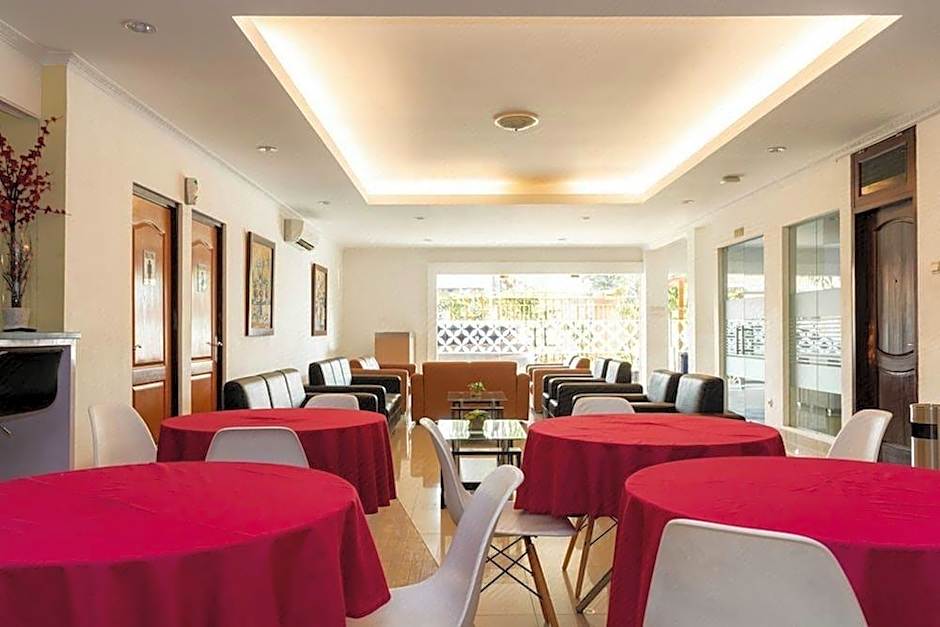 RedDoorz Plus Syariah near Java Supermall Semarang 2