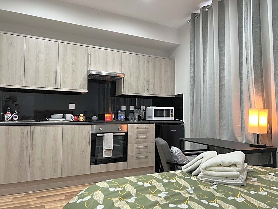 MIA Residence - Entire Studio apartment - City View - London - Next to Ealing Broadway Station