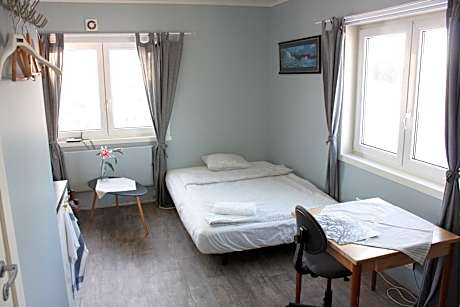 Business Studio (1 Twin Bed)