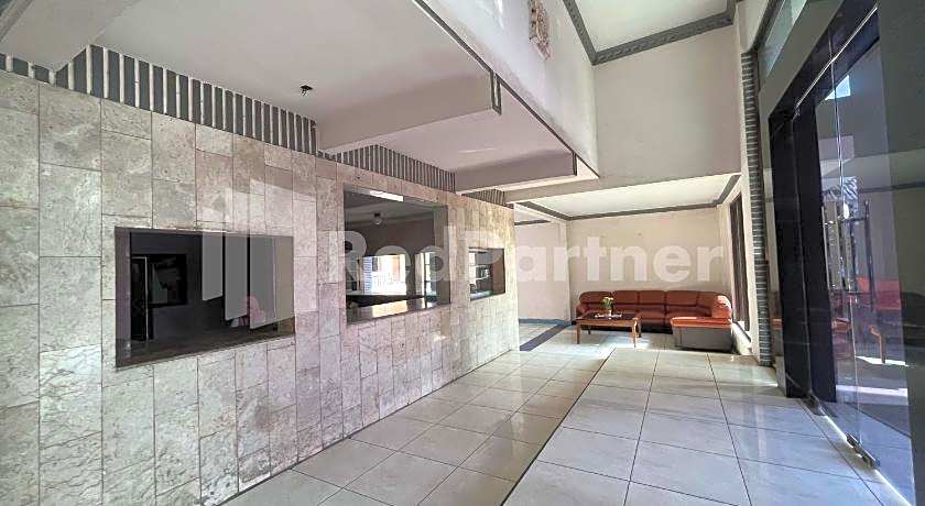 Hotel Dewi near GOR Merdeka Jombang Mitra RedDoorz