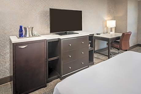 King Room with Bath Tub - Mobility Access