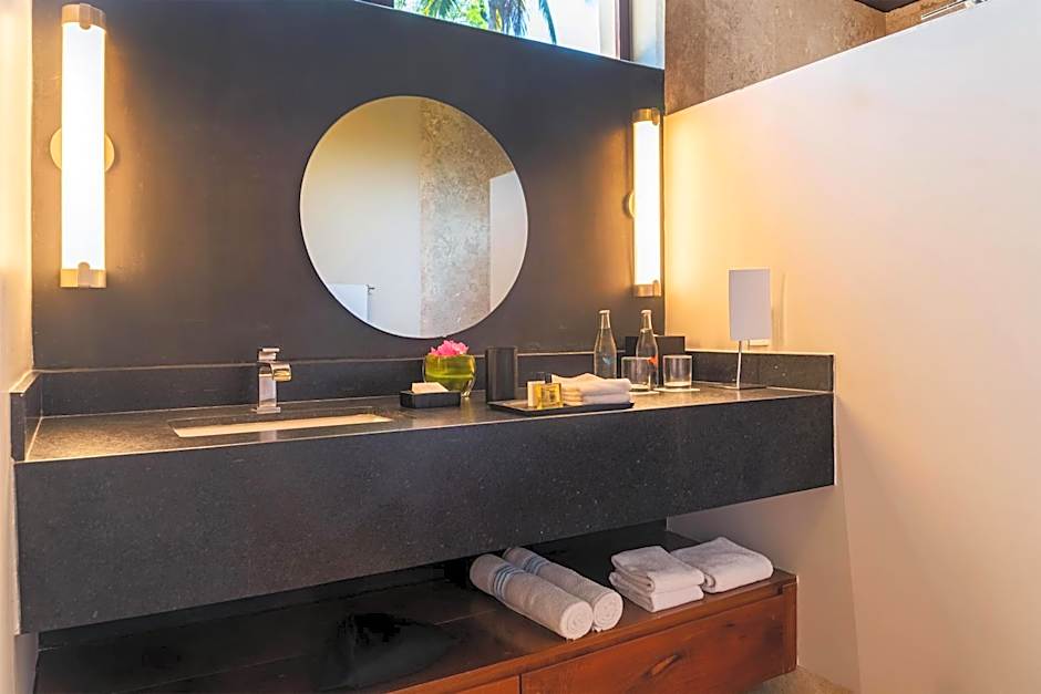 Thompson Zihuatanejo, A Beach Resort by Hyatt