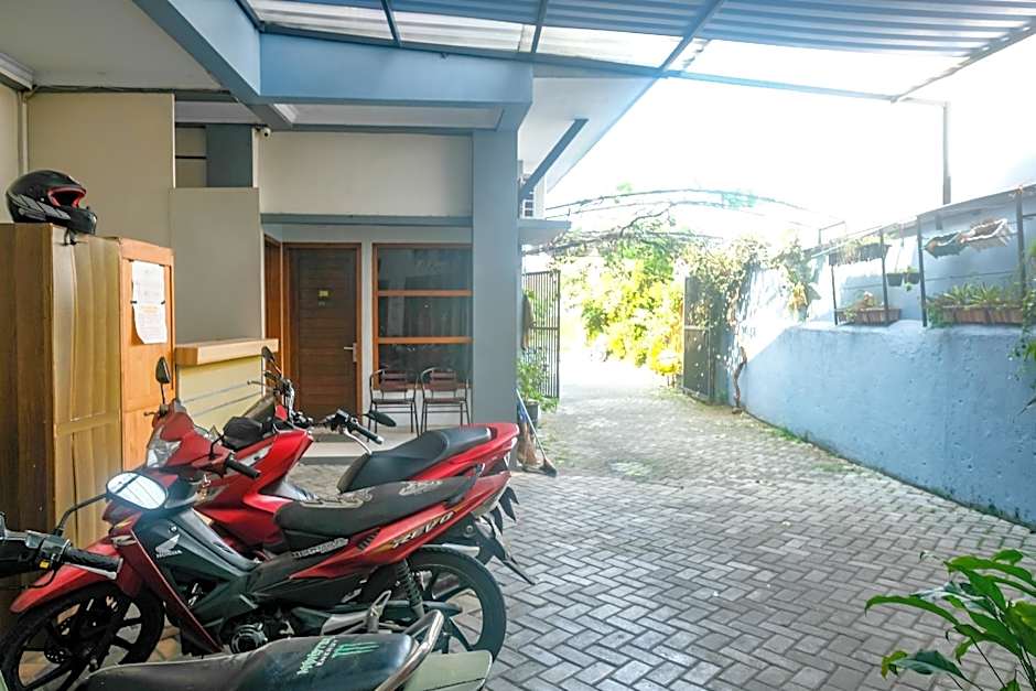 RedDoorz @ Jalan Kedawung