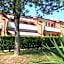 Bright flat in residence with pool - Beahost