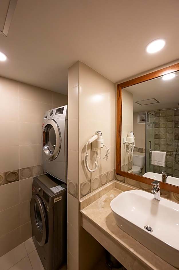 Sea Cliff Court Hotel & Luxury Apartments