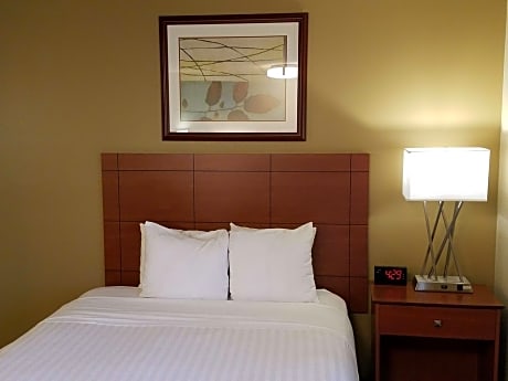Queen Room with Kitchenette - Non-Smoking