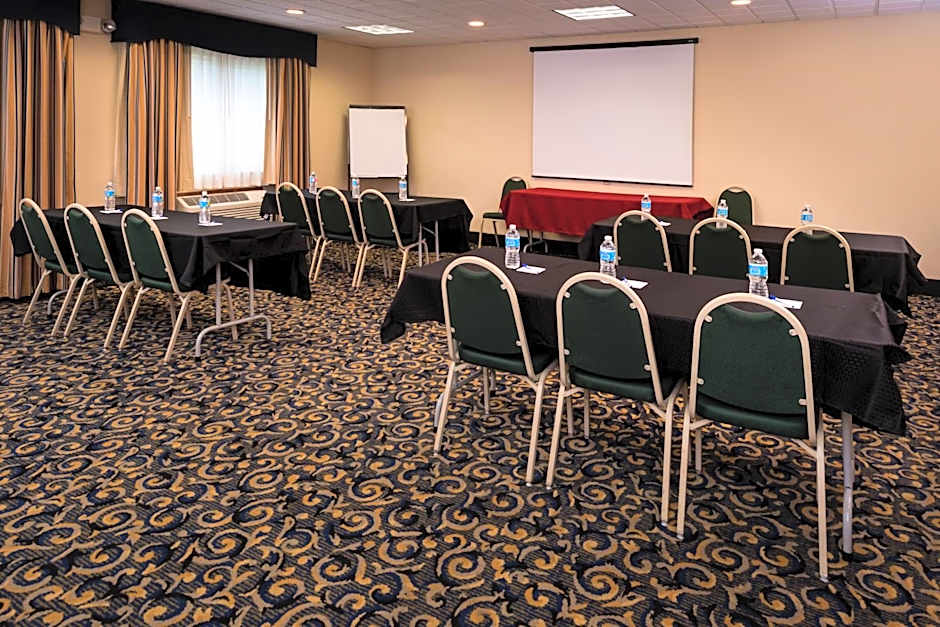 Holiday Inn Express & Suites Bucyrus by IHG