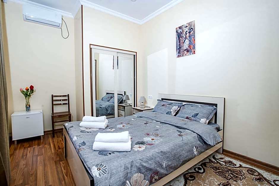 Foto 1 di 4 di Double Room with Balcony