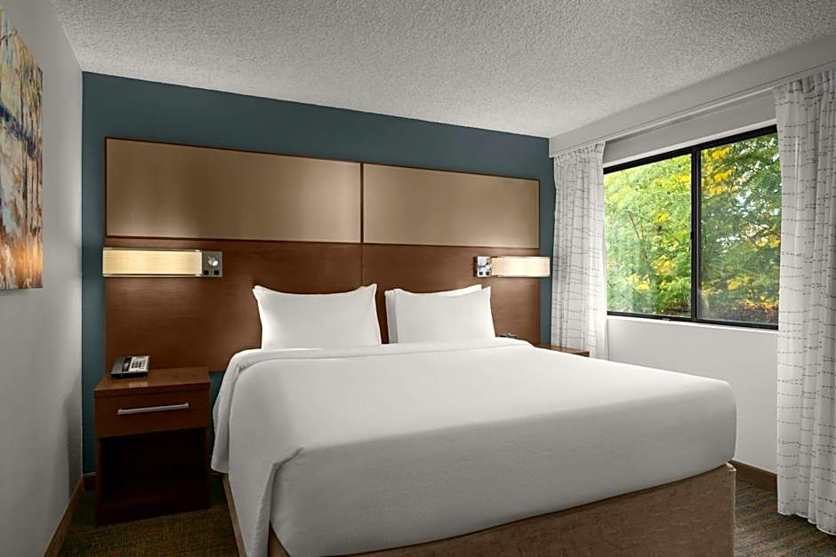 Photo 1 of 6 of 1 Bedroom 1 Queen Bed Suite