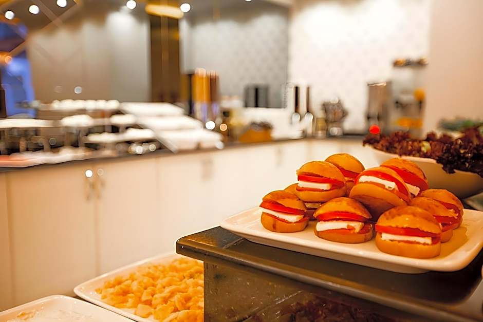 Real King Suite Hotel