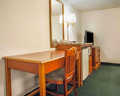 Senior Room with Two Double Beds - Non - Smoking 