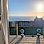 Allibella Shepherds Hut, Amazing Seaview, Private garden, Pet Friendly