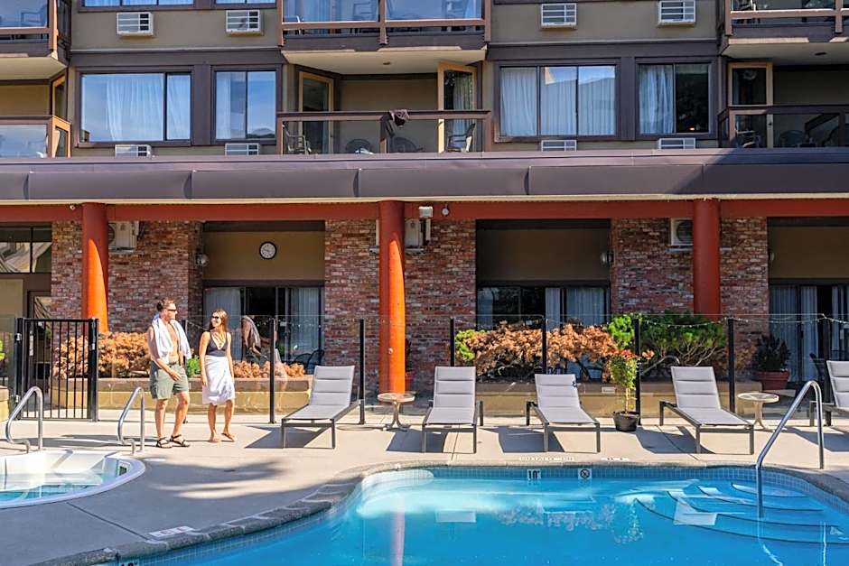 Whistler Village Inn & Suites